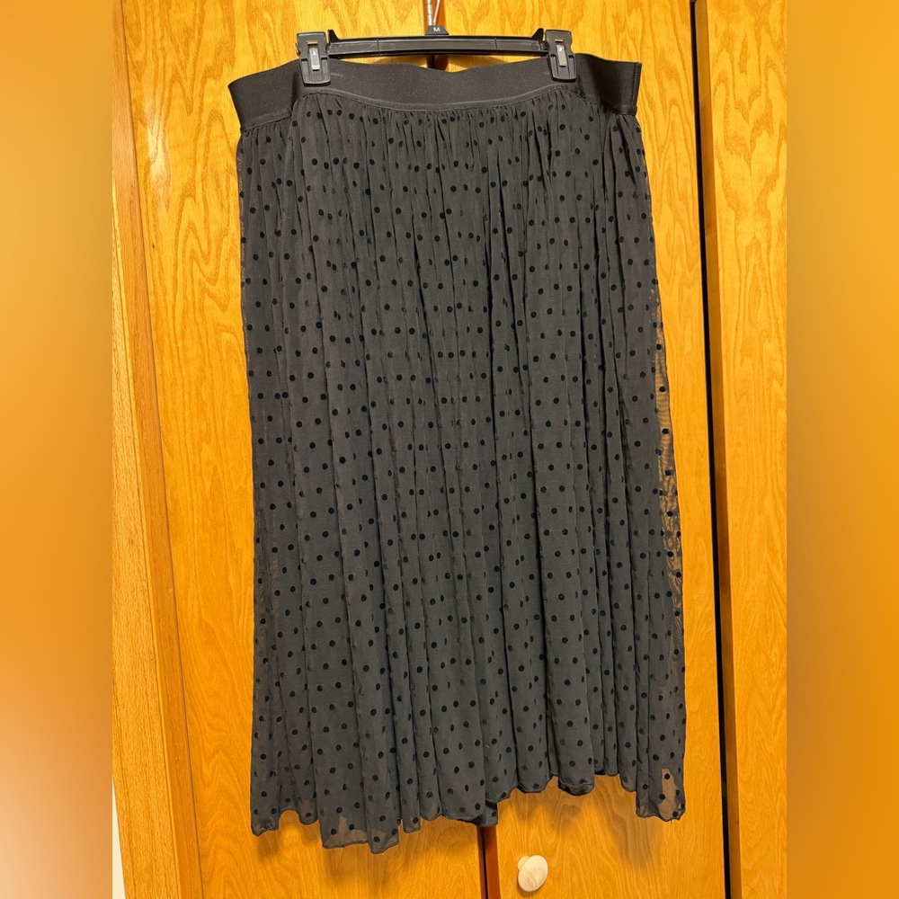 torrid Black Polka Dot Pleated Midi Skirt NWT Size 2